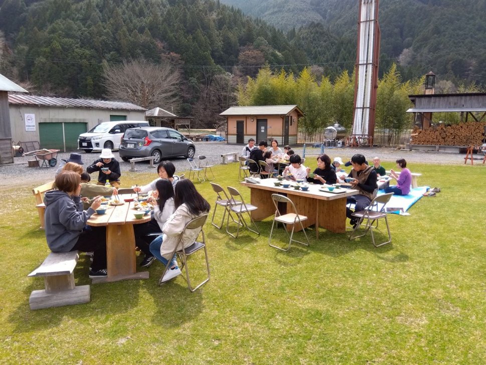 一社一村運動　菌打ち体験